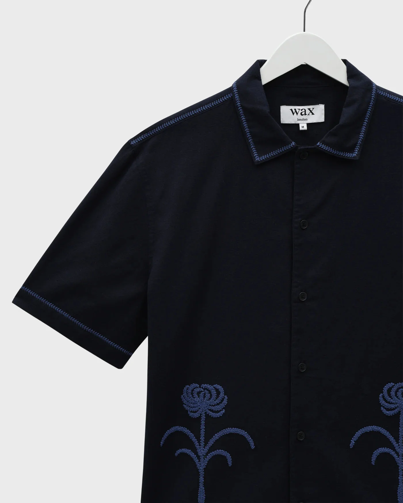 Wax London Keats Short Sleeve Dahlia Embroidery Shirt in Navy/Blue - Image 2