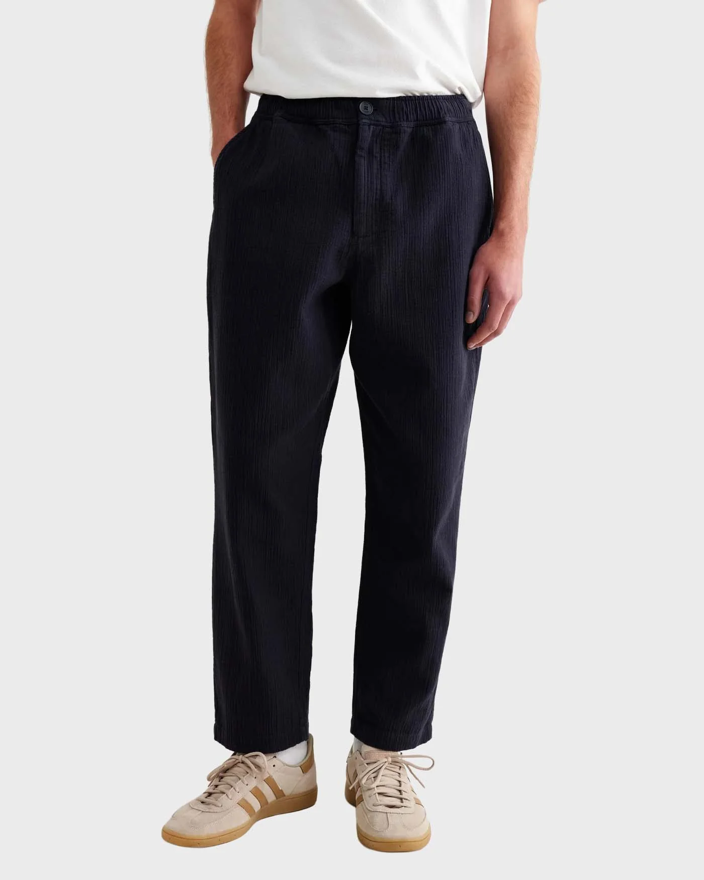 Wax London Kurt Cotton Linen Crinkle Trousers in Navy - Image 4